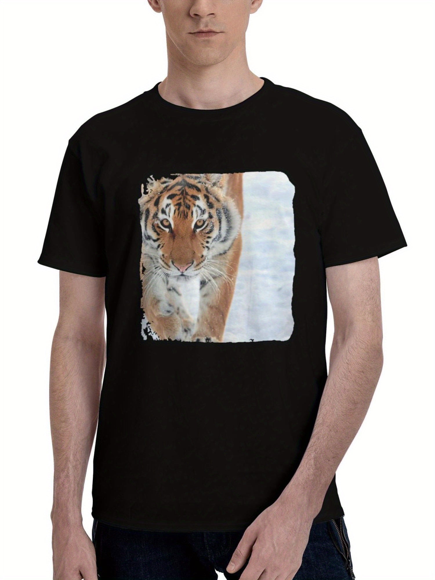 Lion-Walking In Snow 180G 100% Cotton Printed Round Neck Short-Sleeve T-Shirt, Christmas Gifts for Men Dad Husband Grandpa, S-XXXL, Black