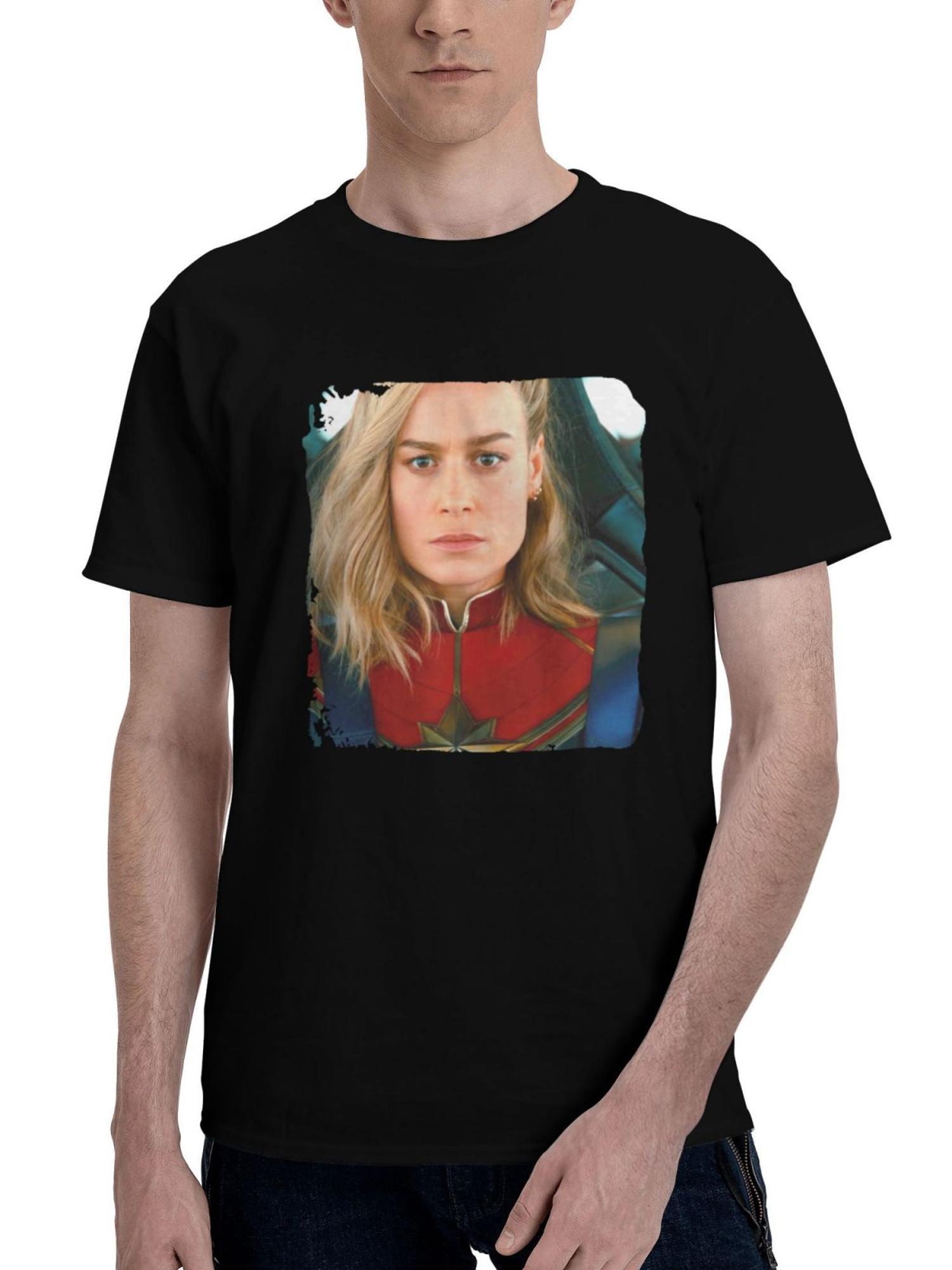 Brie-Larson As Carol Danvers In The Marvels 180G 100% Cotton Printed Round Neck Short-Sleeve T-Shirt, Christmas Gifts for Men Dad Husband Grandpa, S-XXXL, Black
