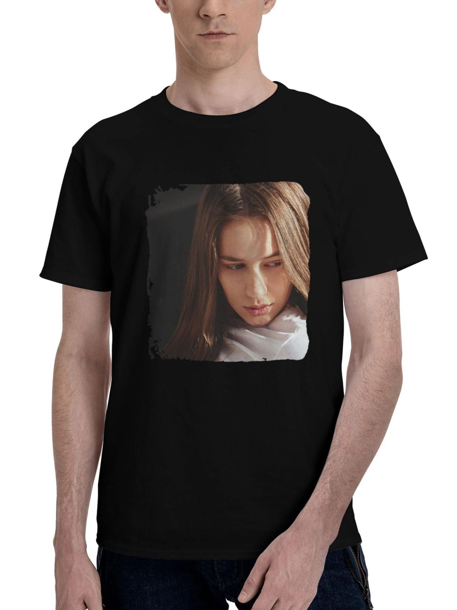 Beautiful-Girl Looking Down 180G 100% Cotton Printed Round Neck Short-Sleeve T-Shirt, Christmas Gifts for Men Dad Husband Grandpa, S-XXXL, Black