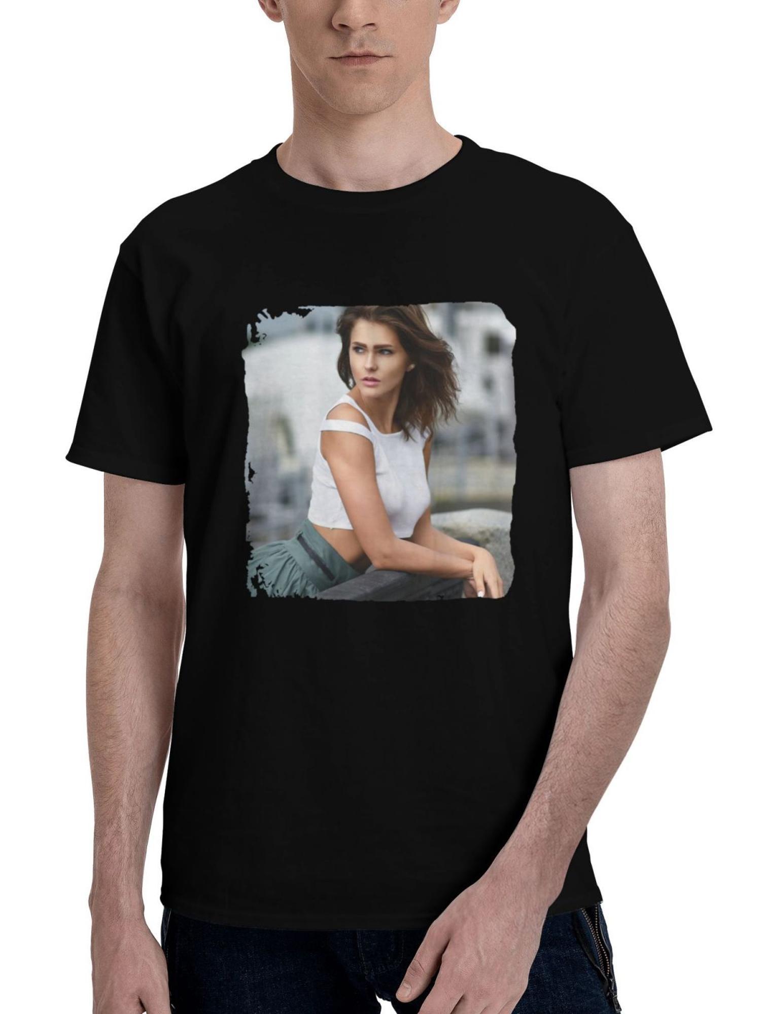 Beautiful-Girl Looking Away 180G 100% Cotton Printed Round Neck Short-Sleeve T-Shirt, Christmas Gifts for Men Dad Husband Grandpa, S-XXXL, Black